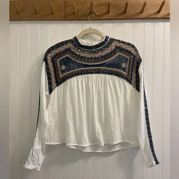 Free People Embroidered Boxy Cropped Long Sleeve Keyhole Neck Bohemian Blouse XS - Picture 1 of 10